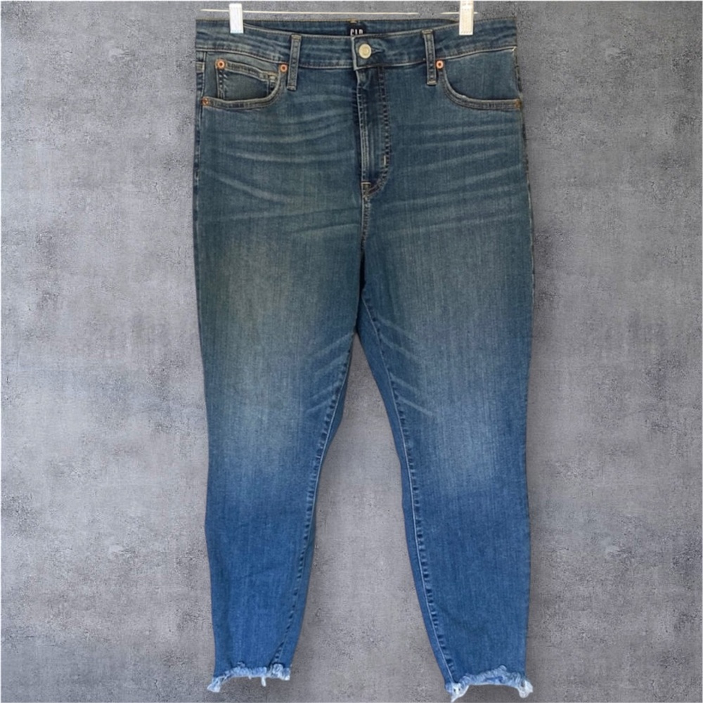 GAP Curvy True Skinny Jeans with Distressed Hem. Stretch size 14